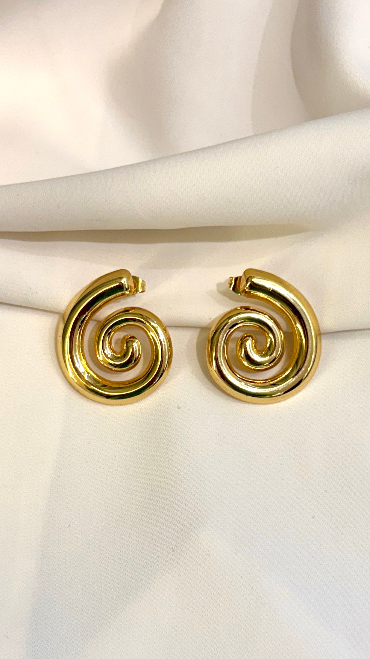 Snail studs