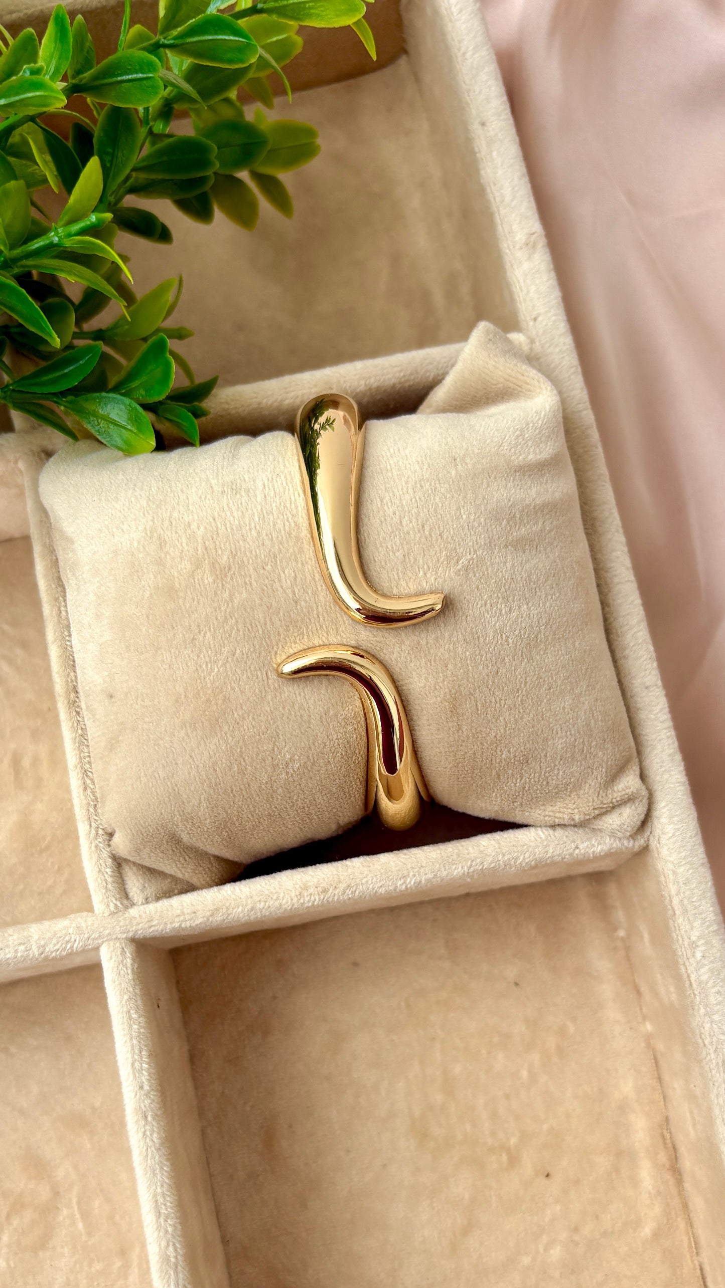 Double L chunky bracelet