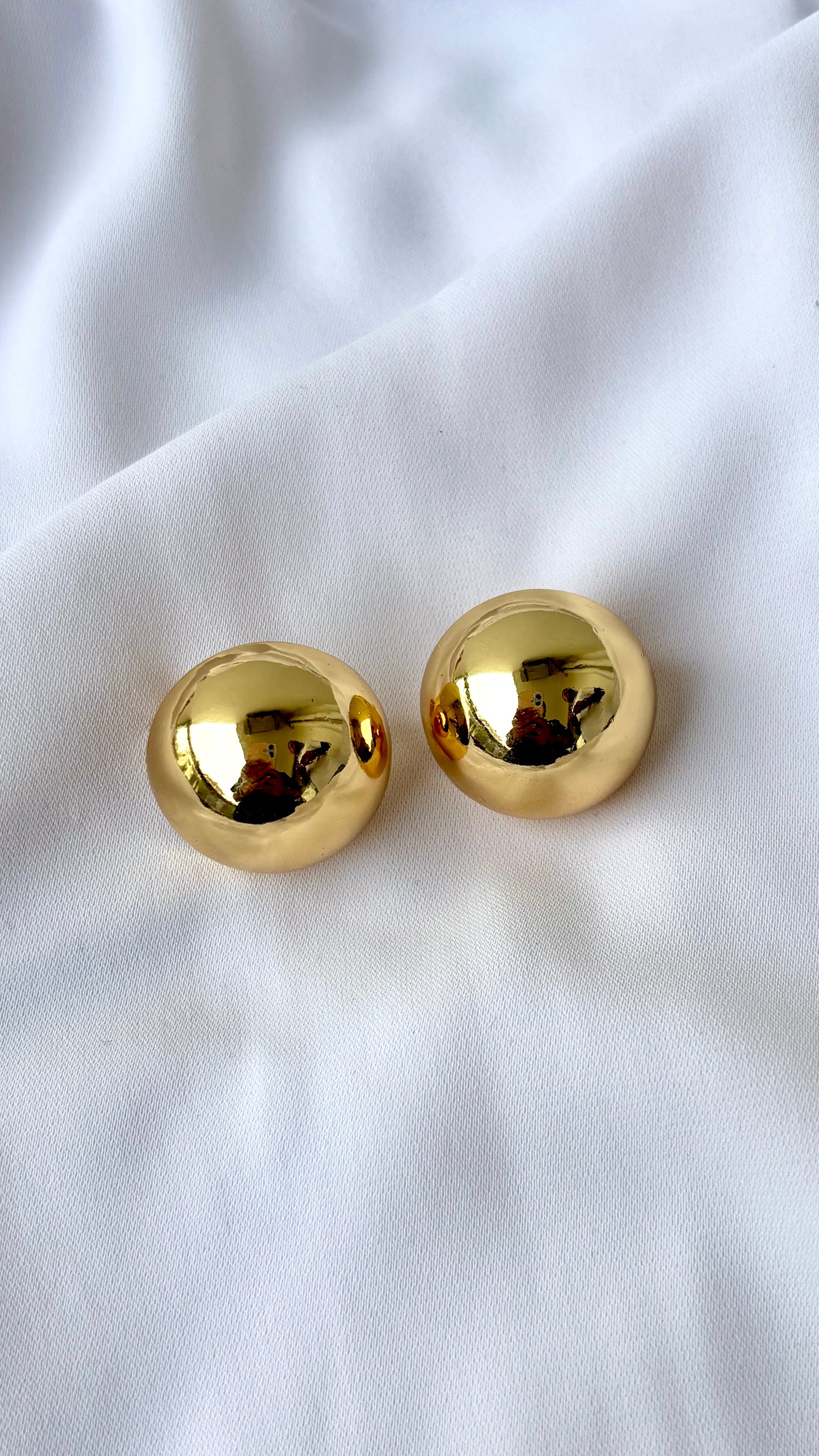 Golden dome studs