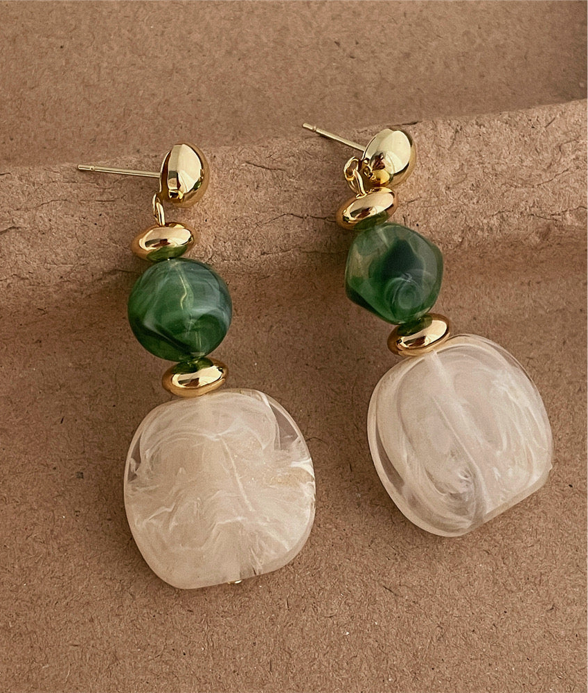Resin geometrical danglers