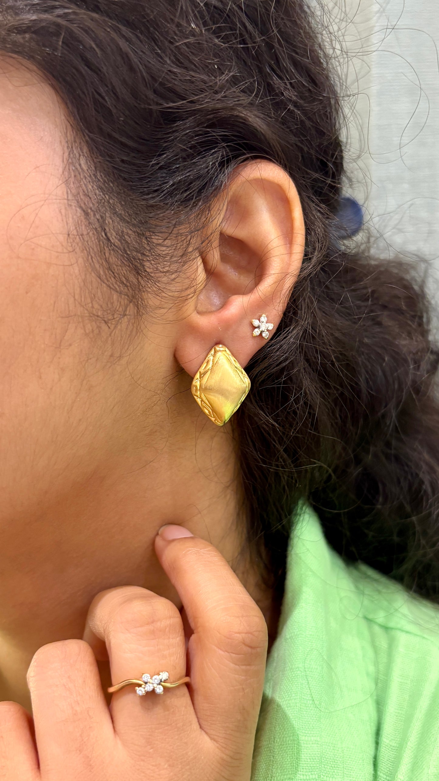 Inverted square studs