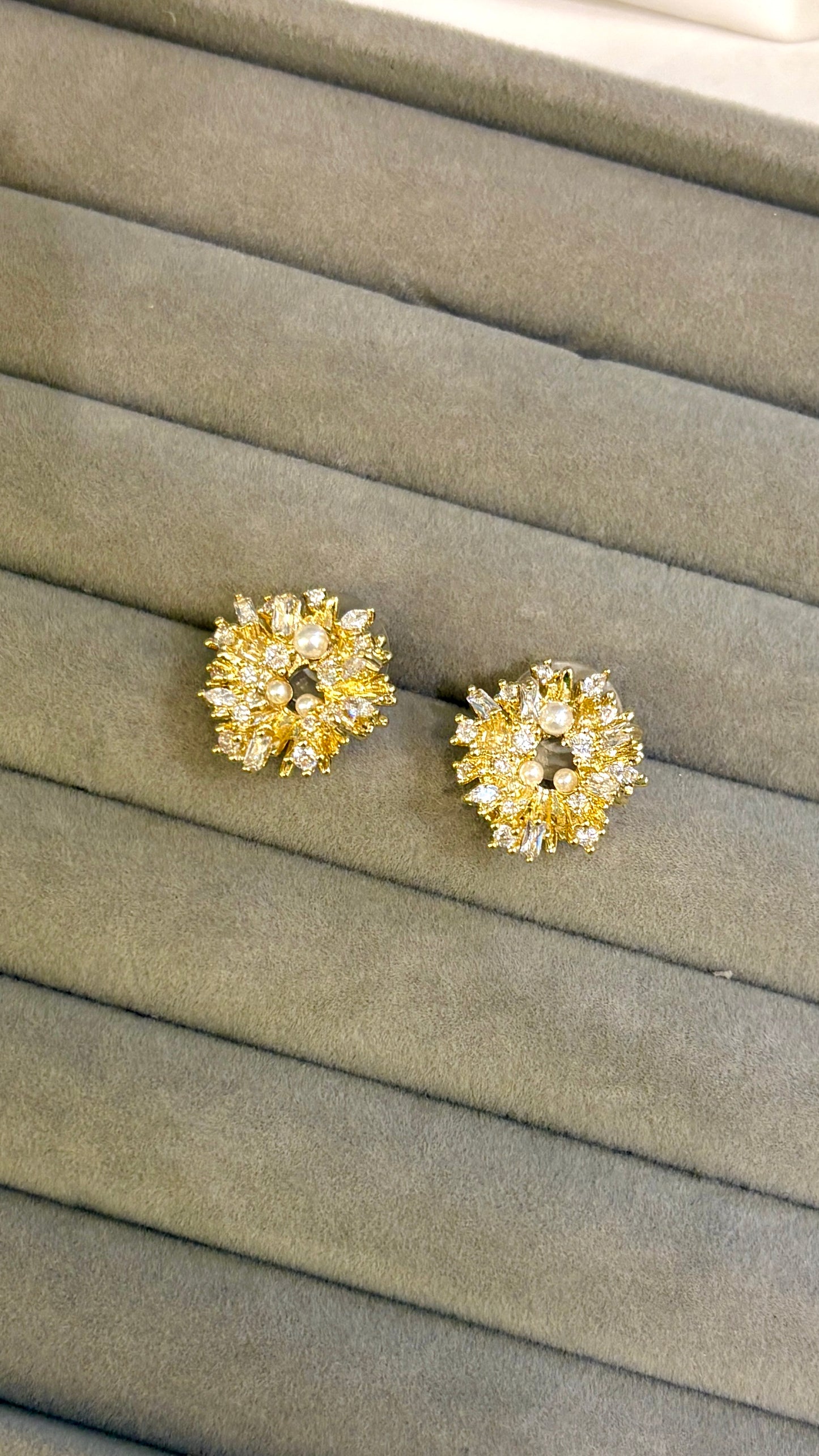 Stone and pearl setting studs