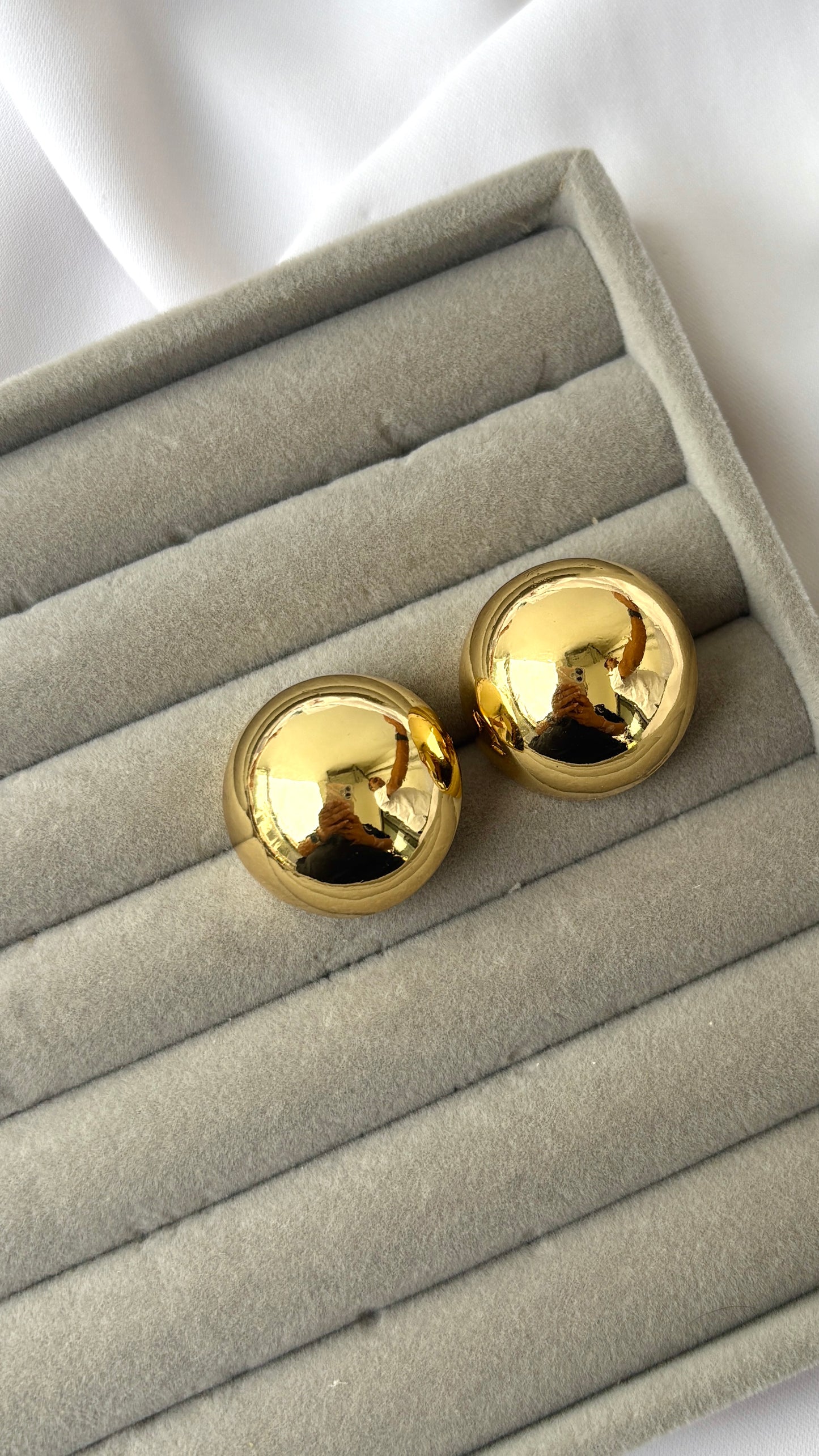Golden dome studs