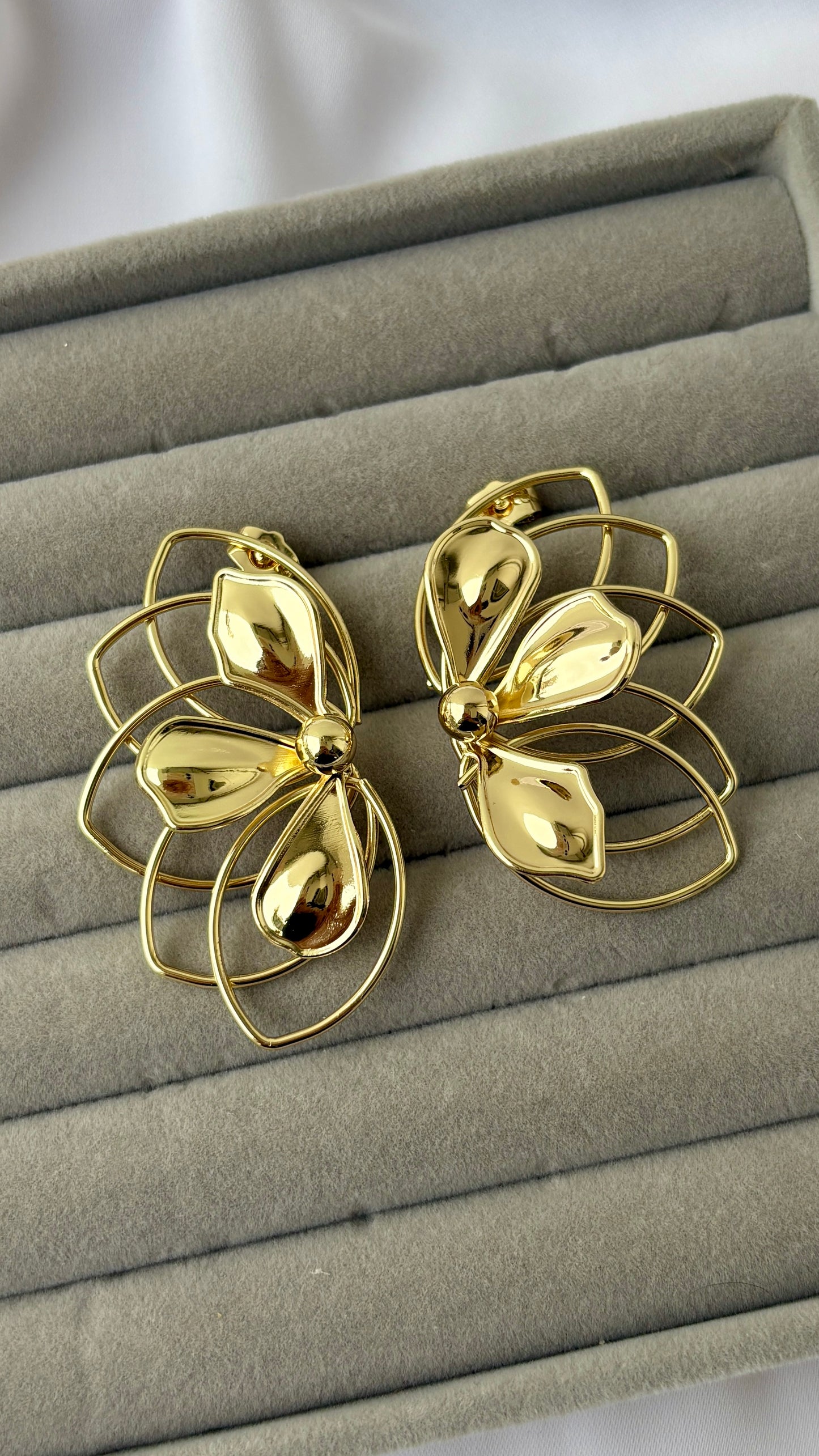 Half flower dangler