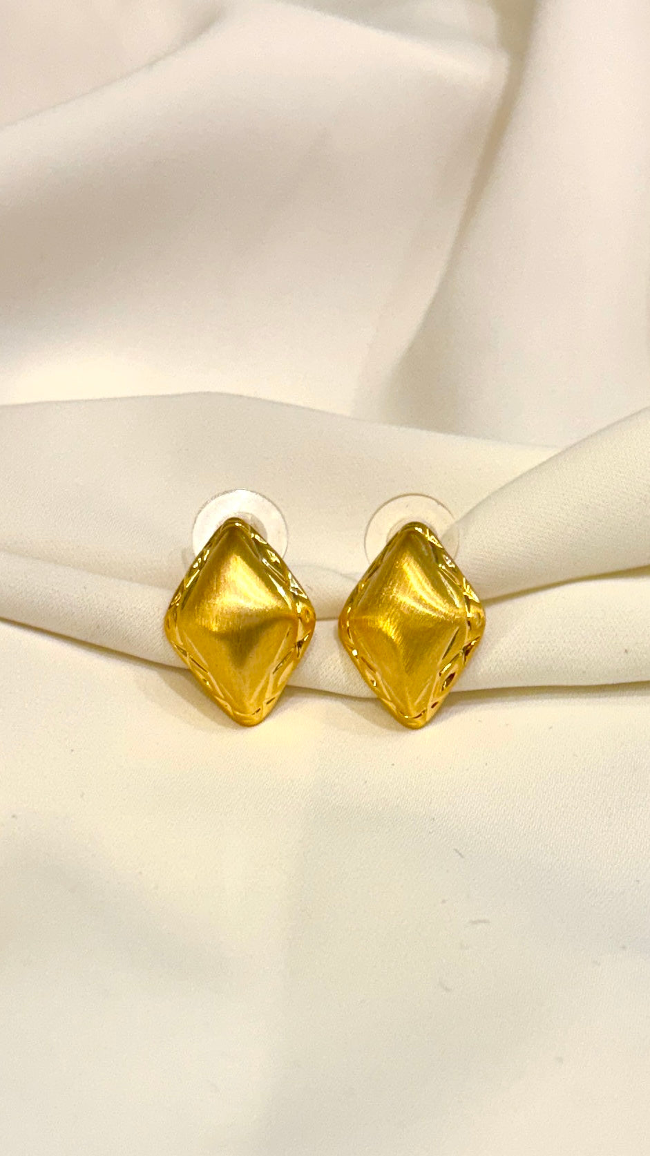 Inverted square studs