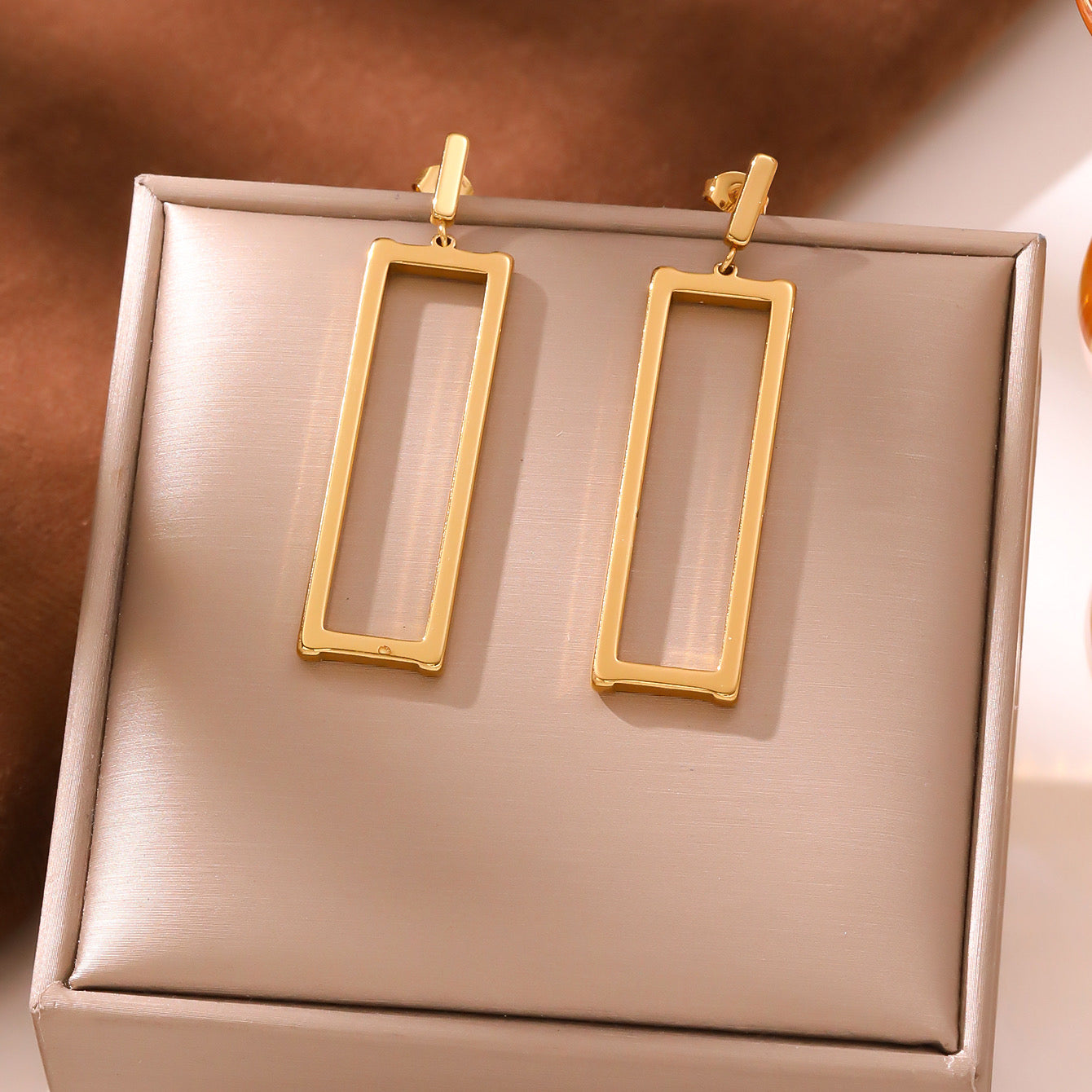 Long rectangle danglers