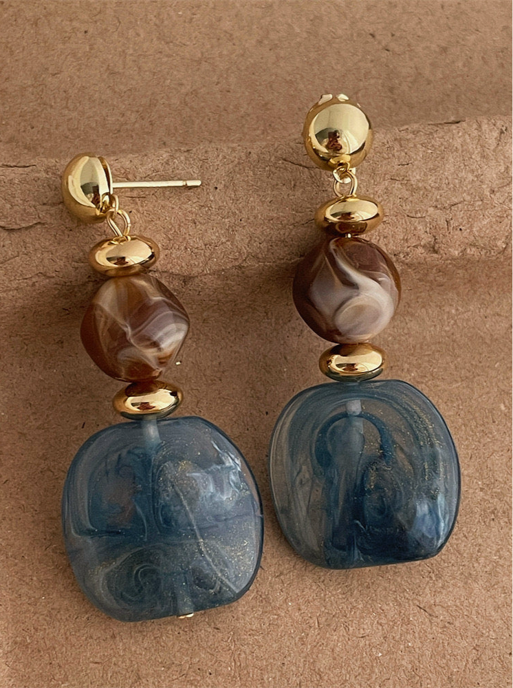 Resin geometrical danglers