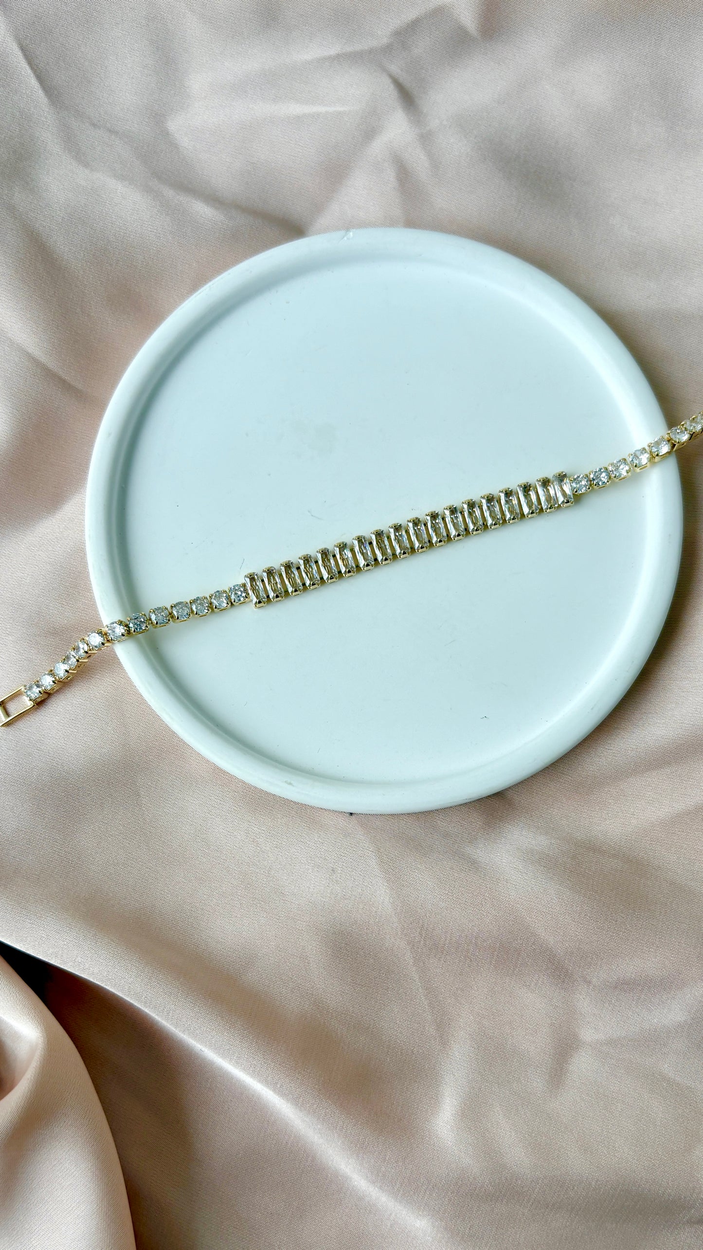 Double design tennis bracelet
