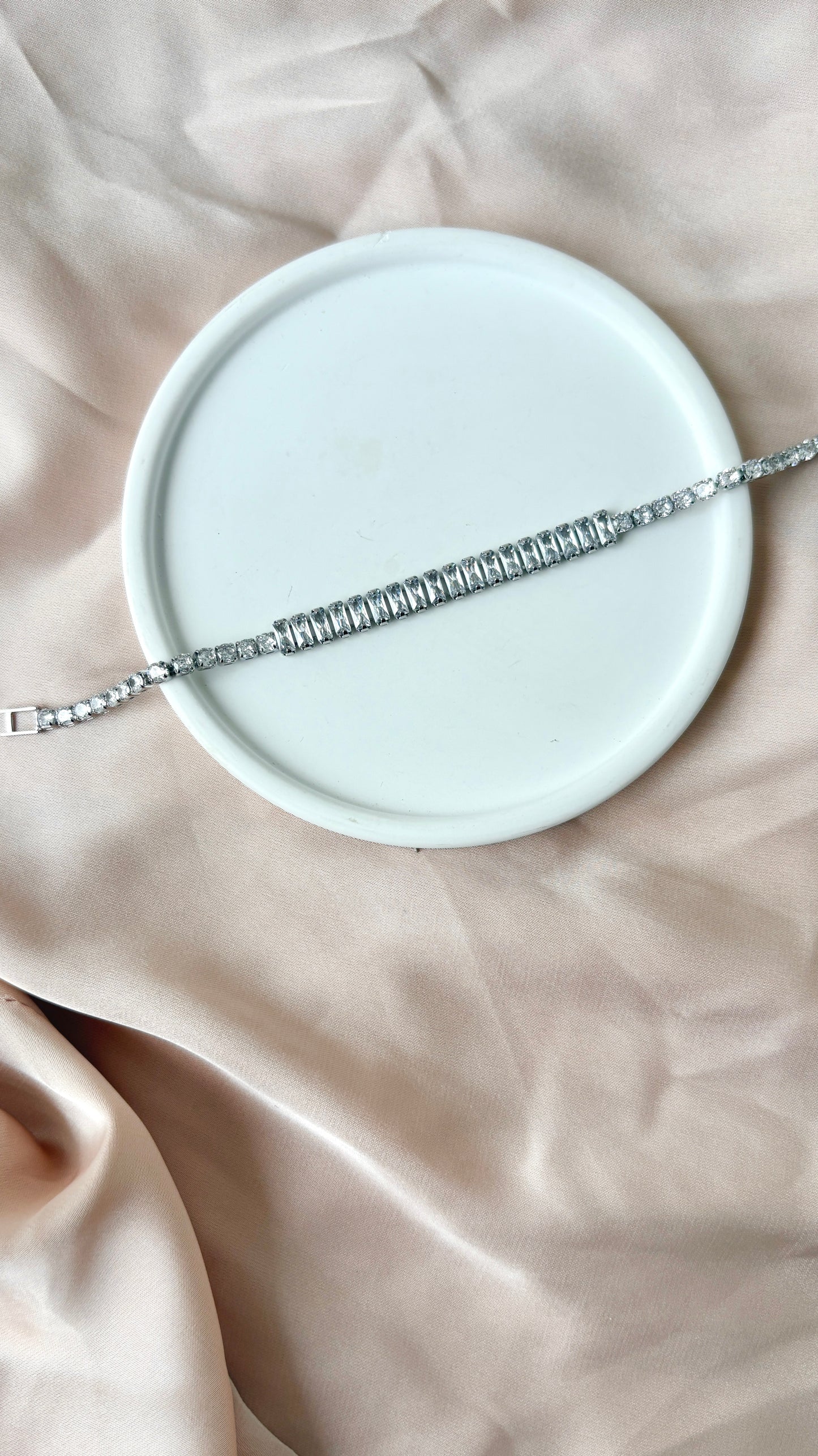 Double design tennis bracelet