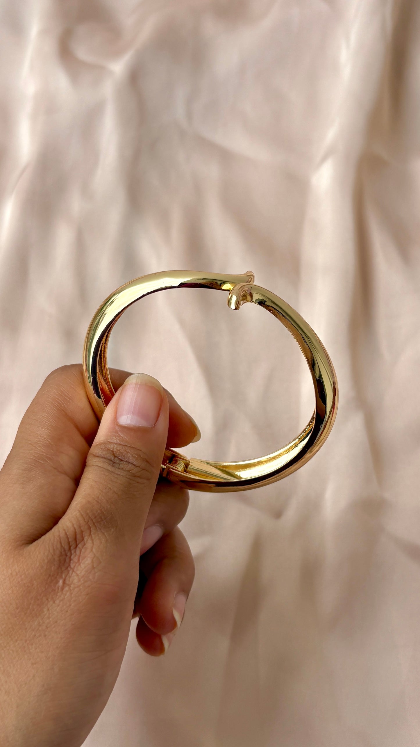 Double L chunky bracelet