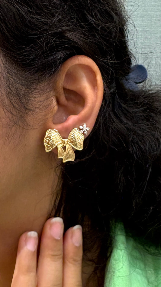 Flat textured bow studs