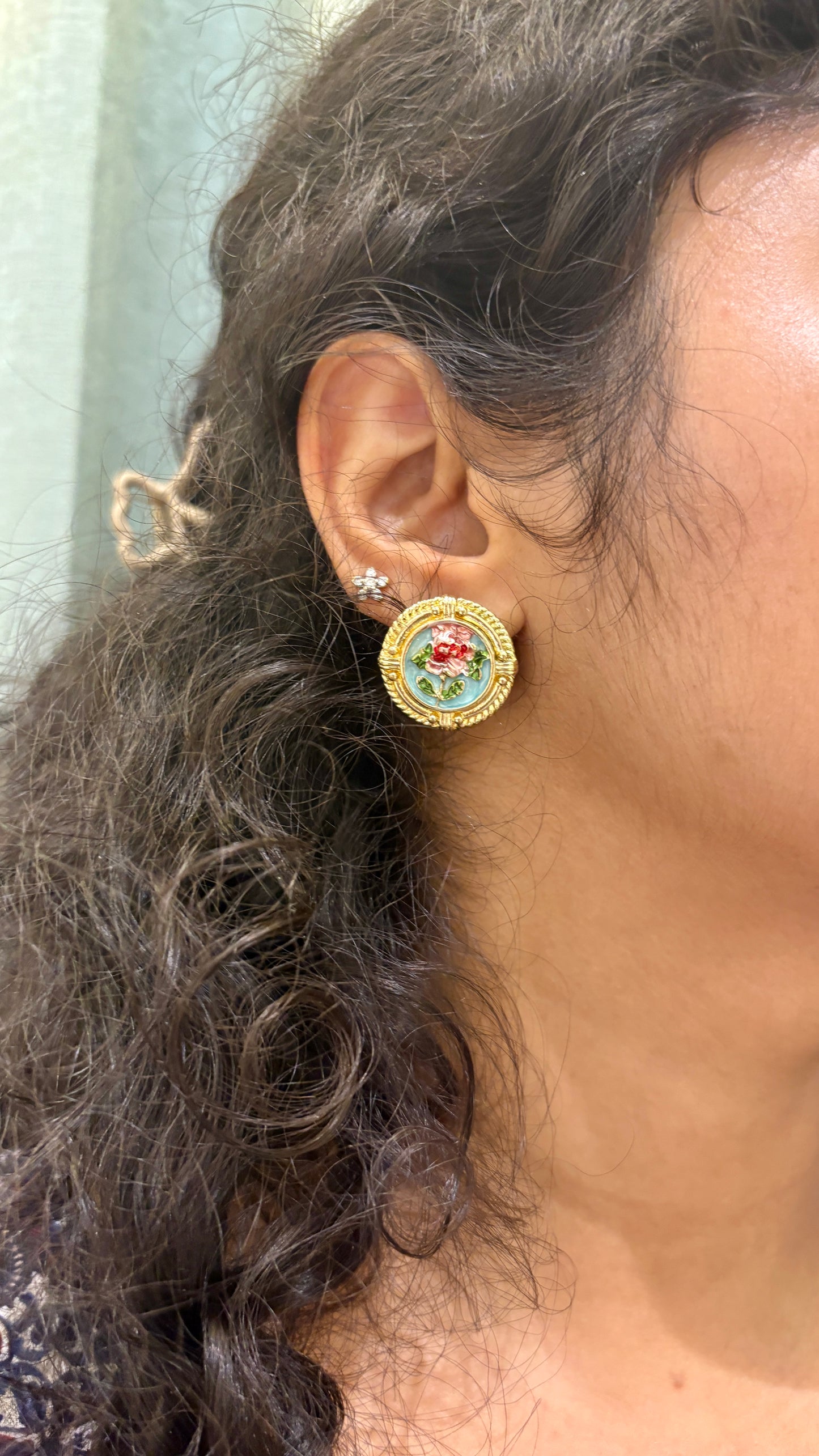 Flower on a circle with golden outline