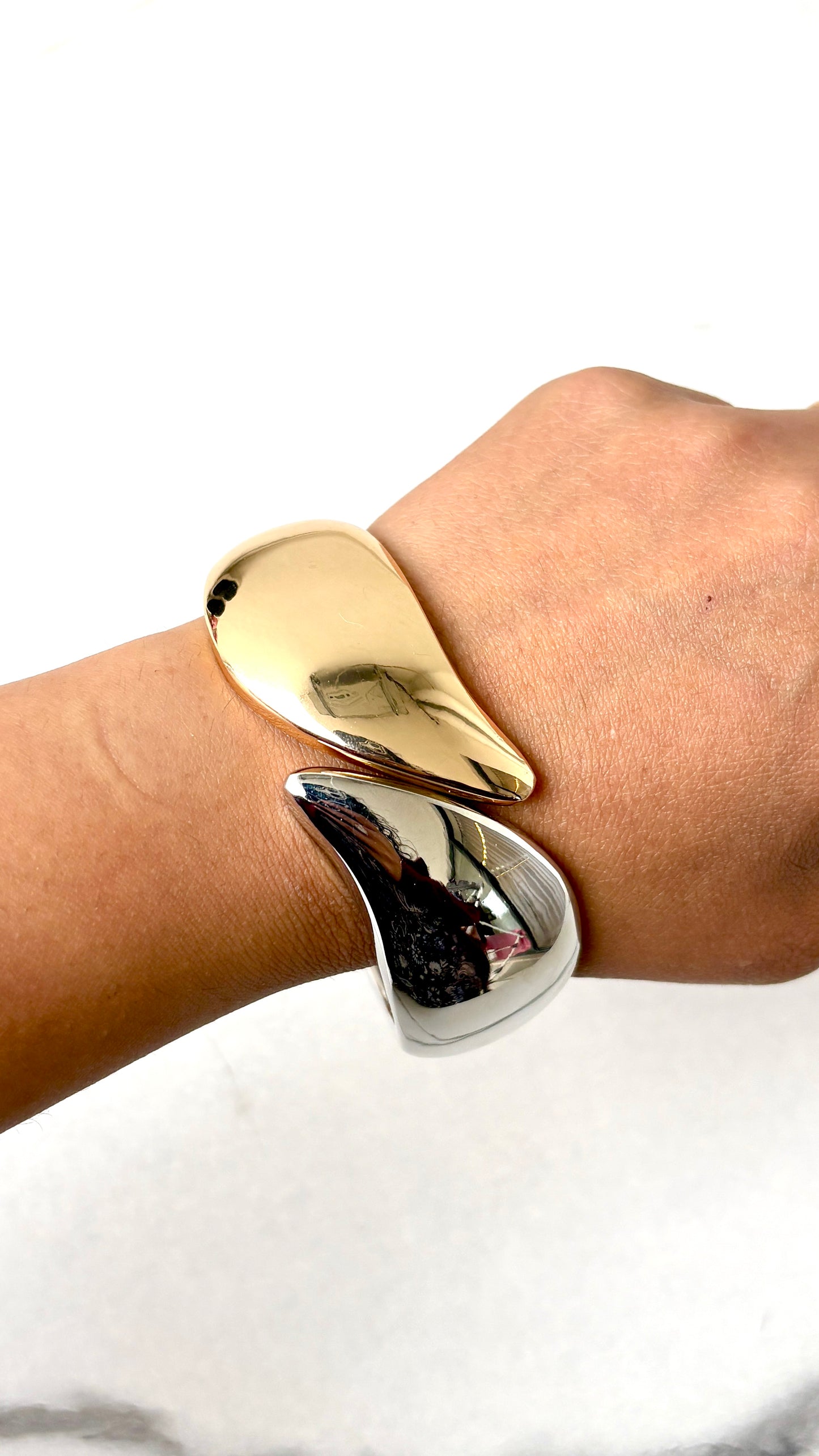 Dual color bracelet