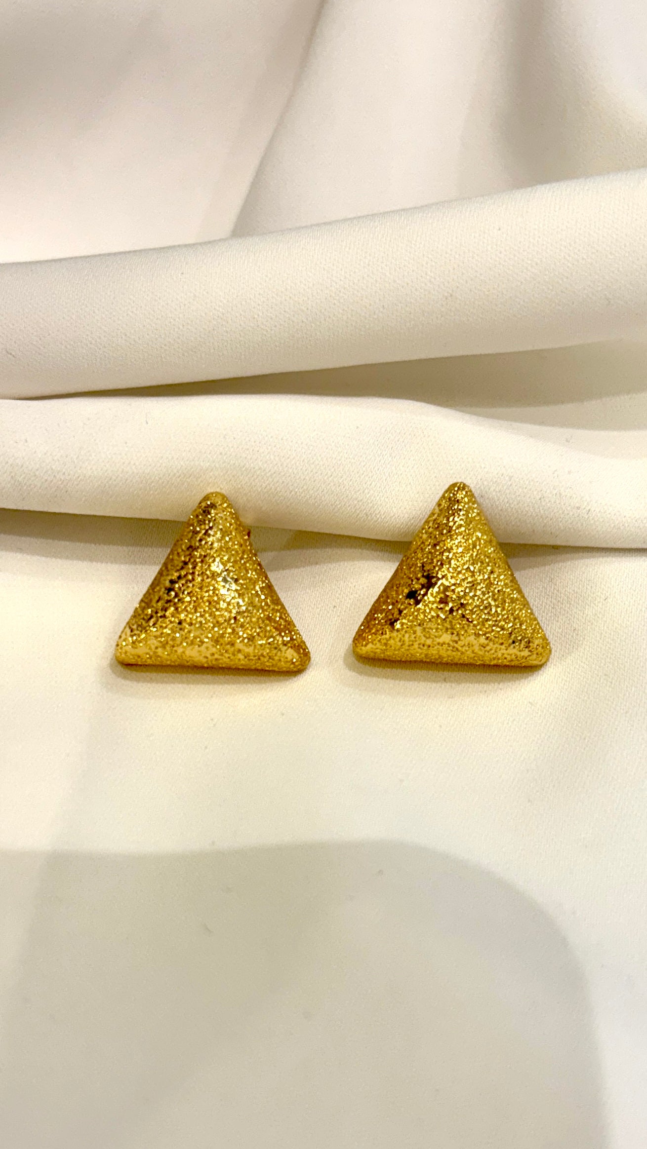 Textured triangle done studs