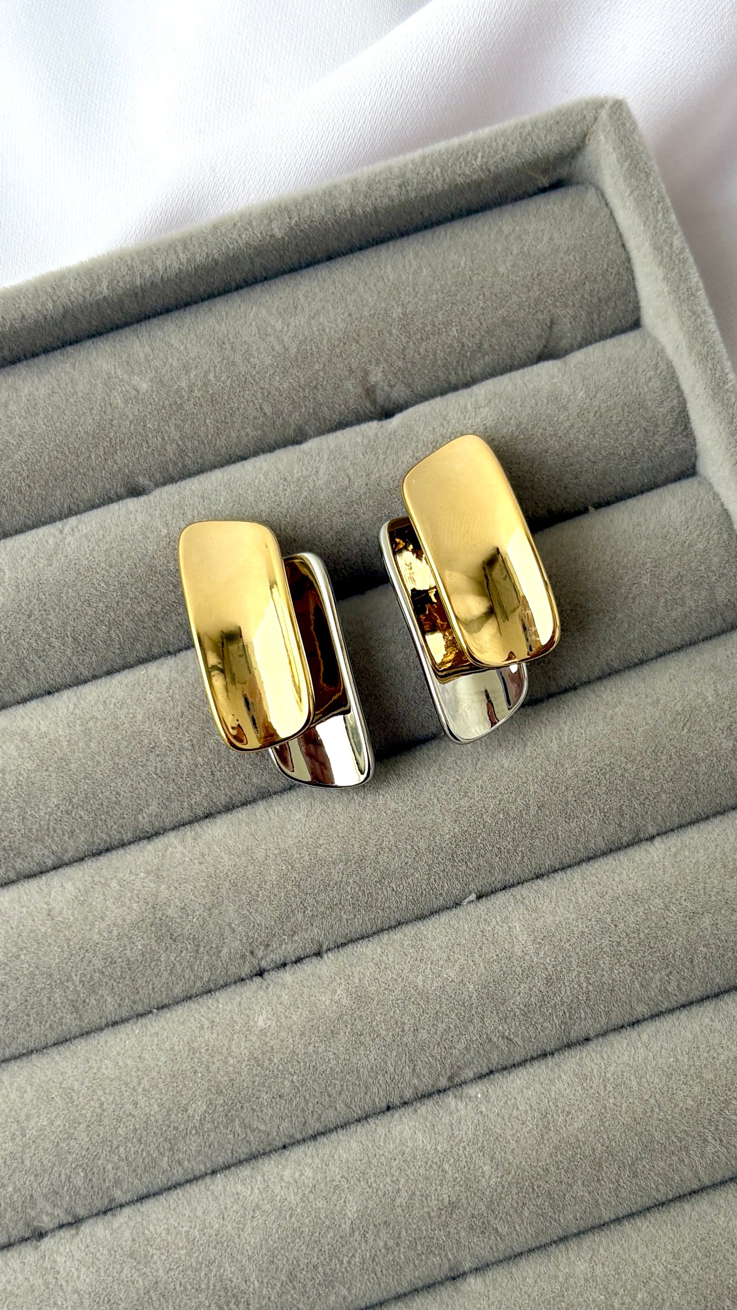 Dual colour stud earrings