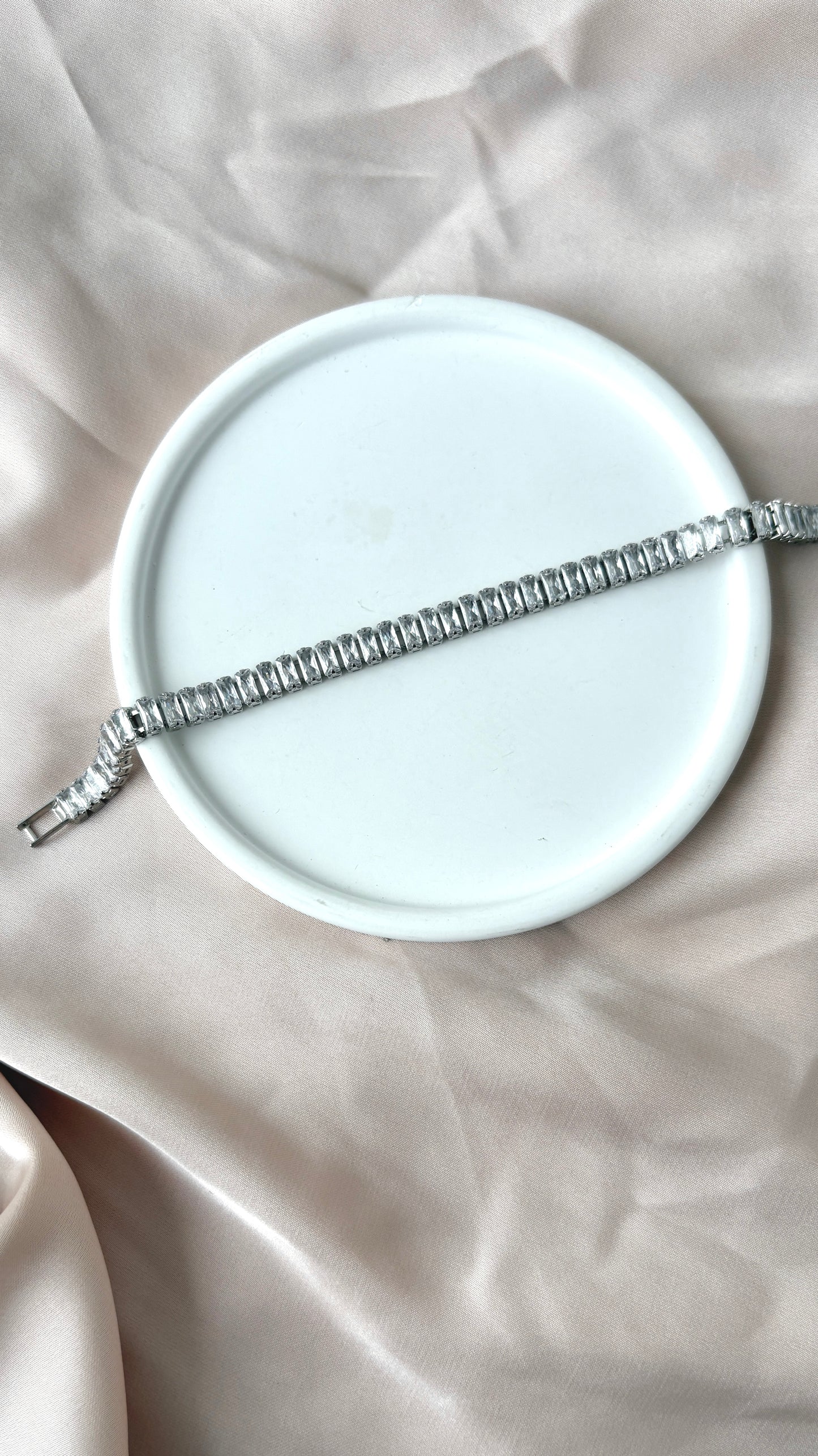 Classic tennis bracelet