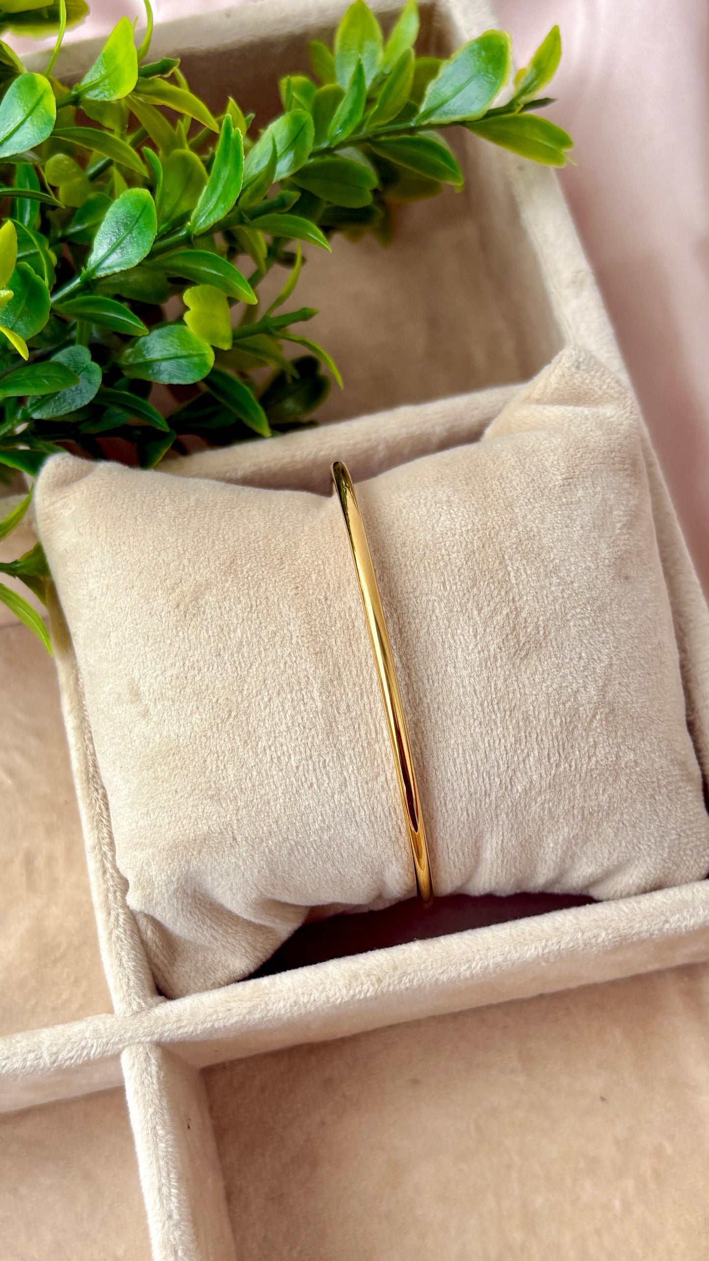 Plain round bangle