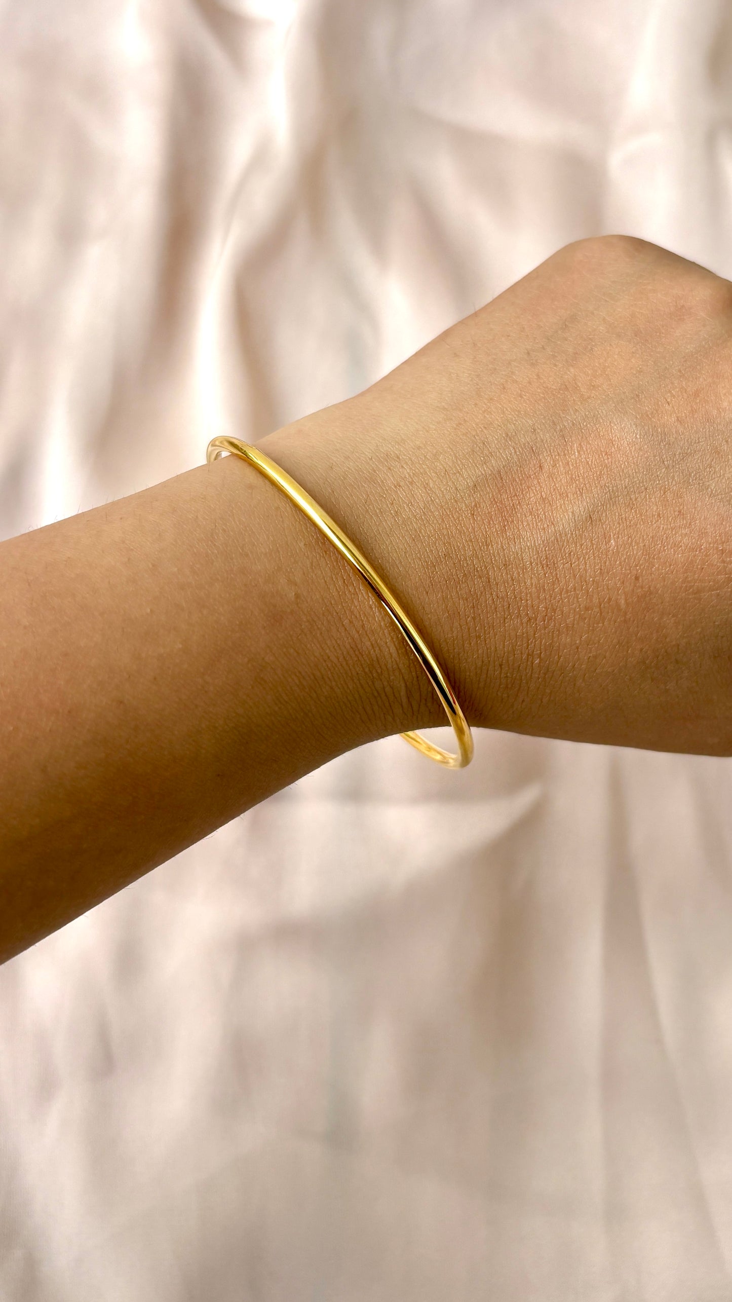 Plain round bangle