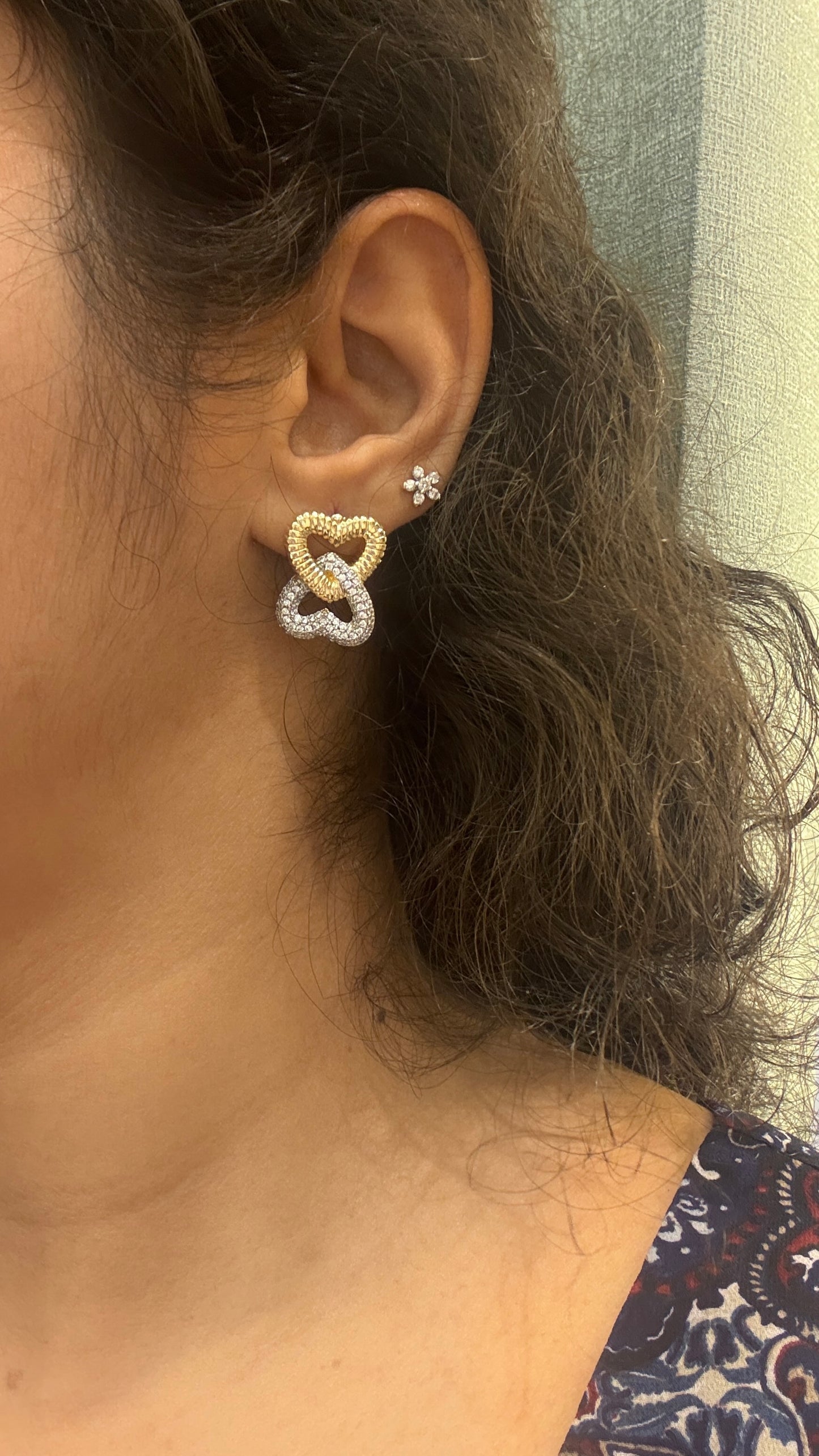 Dual tone twin heart earings