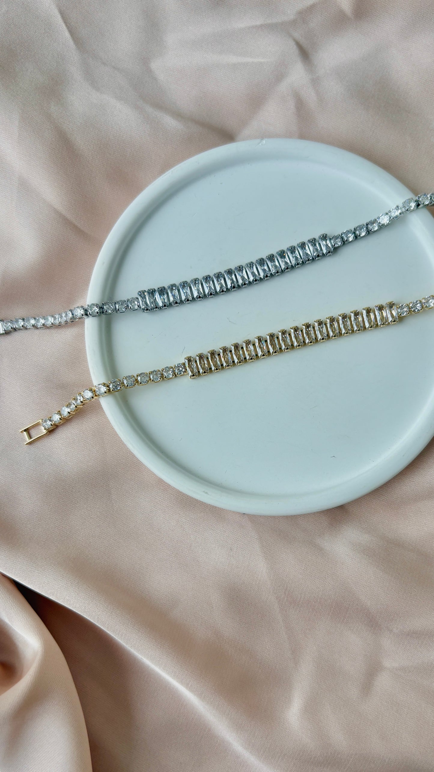 Double design tennis bracelet