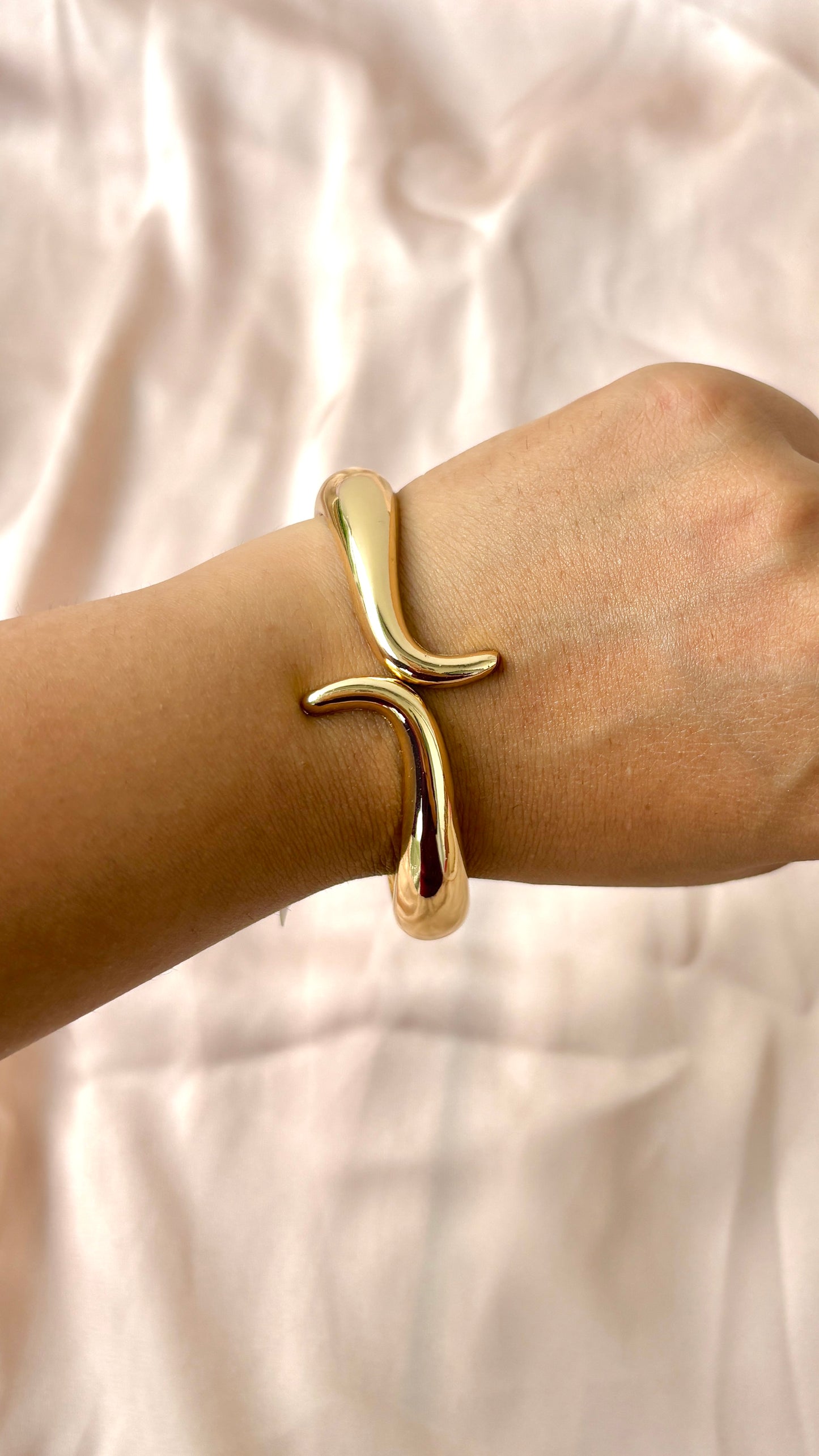 Double L chunky bracelet