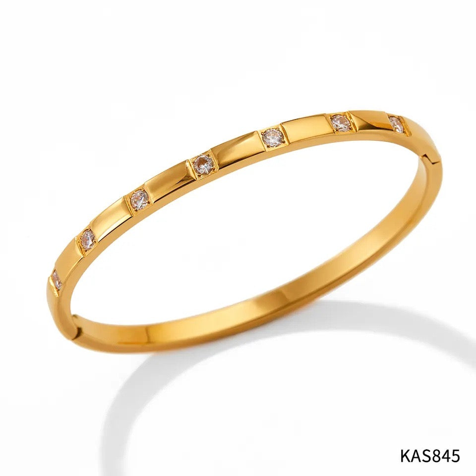 Kada with stones