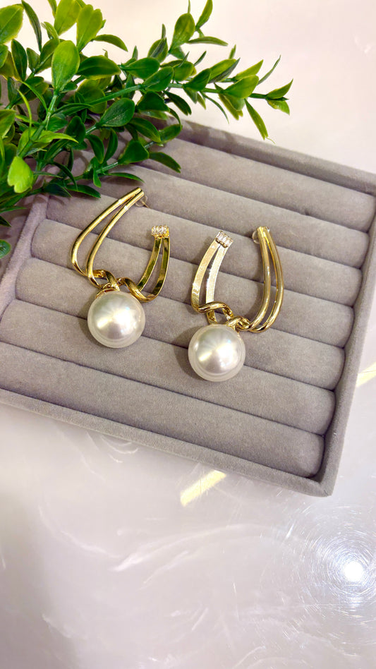 Oversized U Danglers