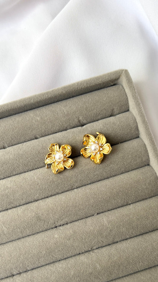 Golden flower with stone stud
