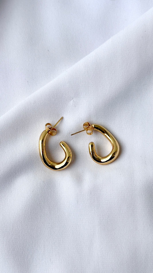 Curved U hoops small
