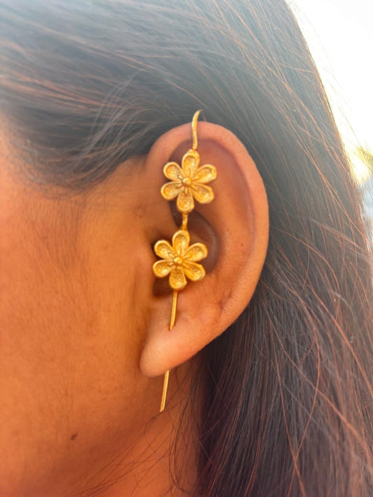 Dual flower brass earpin