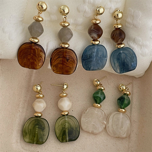 Resin geometrical danglers