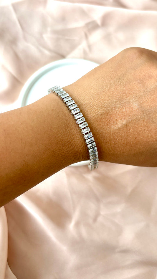Classic tennis bracelet