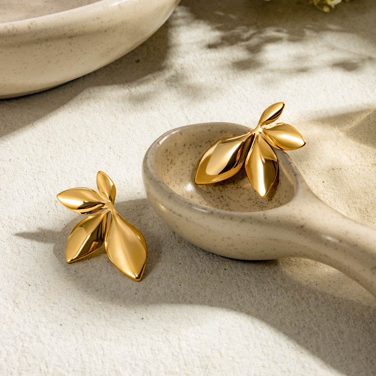 Half flat golden flower