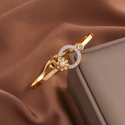 Golden little daisy ring bracelet