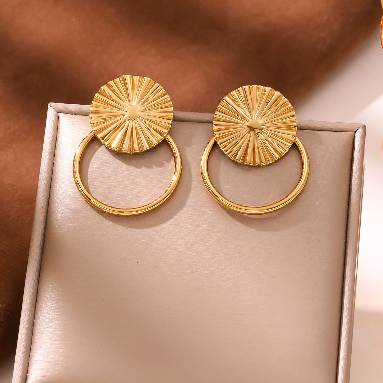 Dual geometrical circle earrings