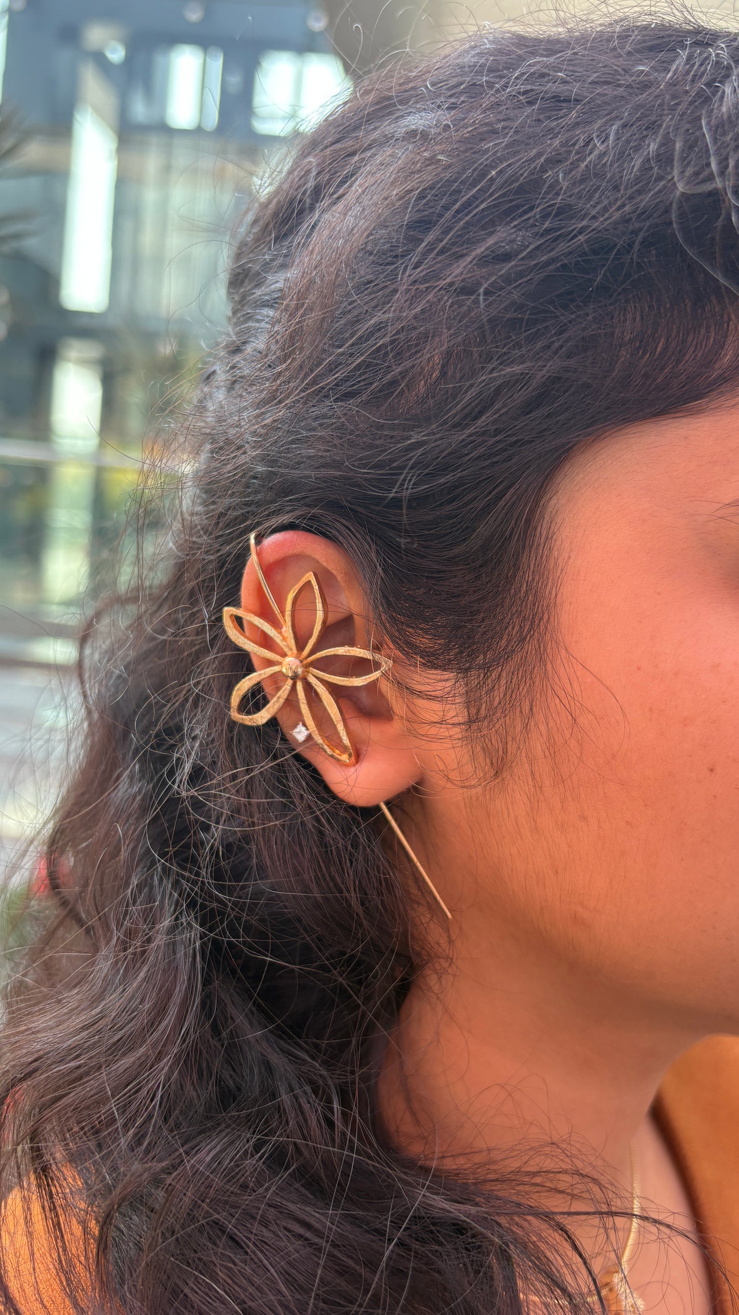 Oversized Flower Earpin
