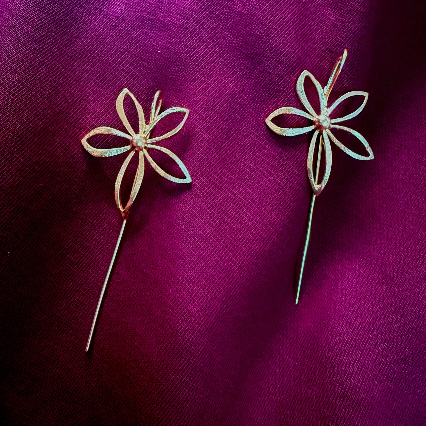 Oversized Flower Earpin