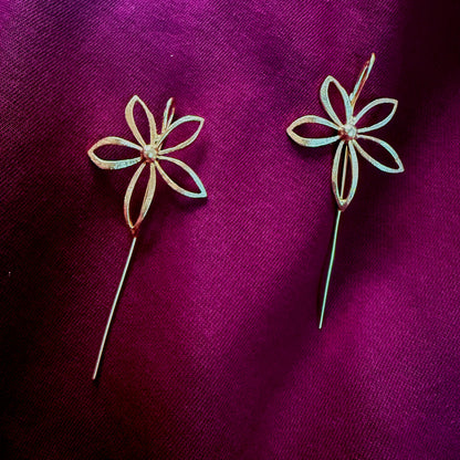 Oversized Flower Earpin