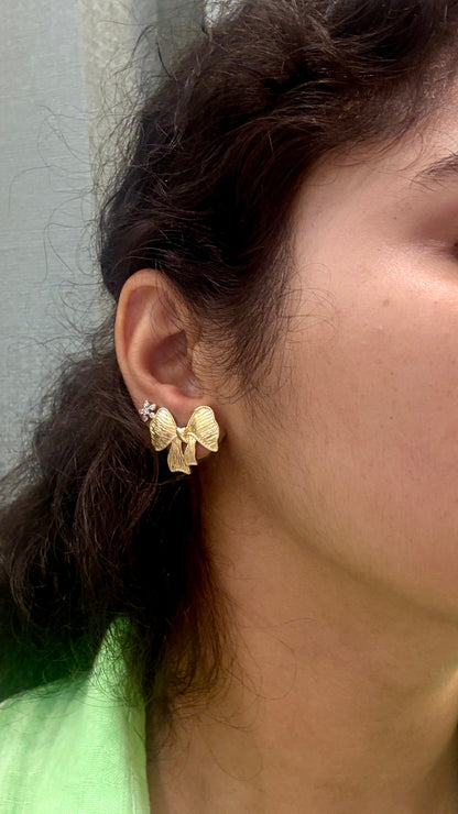 Flat textured bow studs