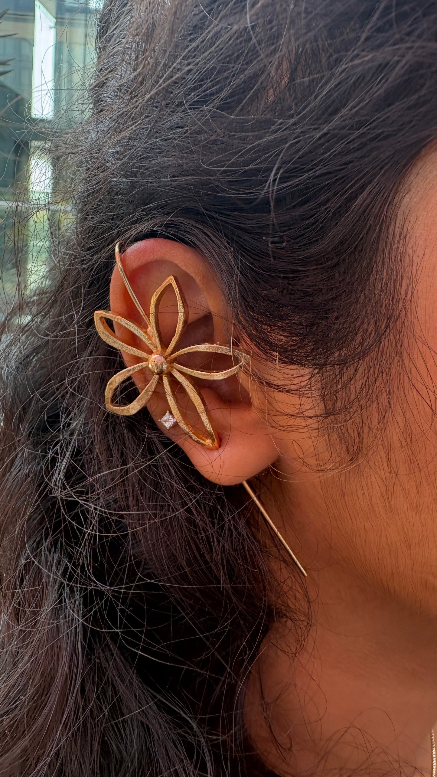 Oversized Flower Earpin