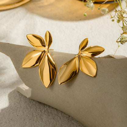 Half flat golden flower