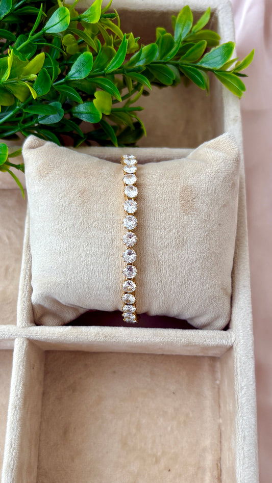 Overlapping open stone bracelet