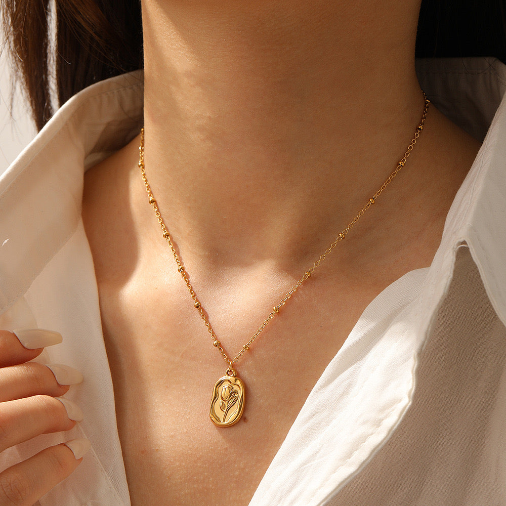 Rose necklace