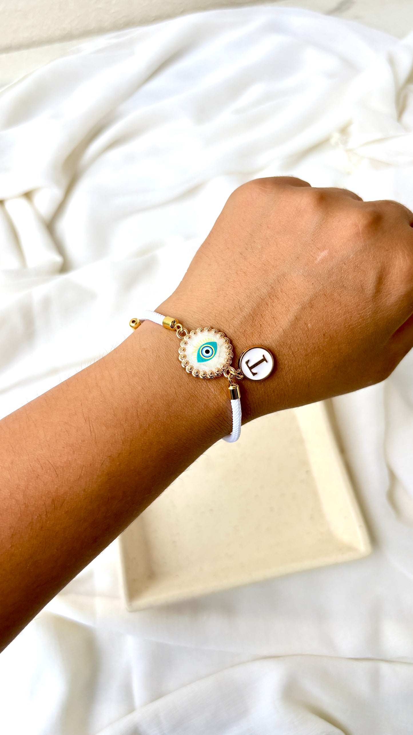 Nazar Rakhi - White Band