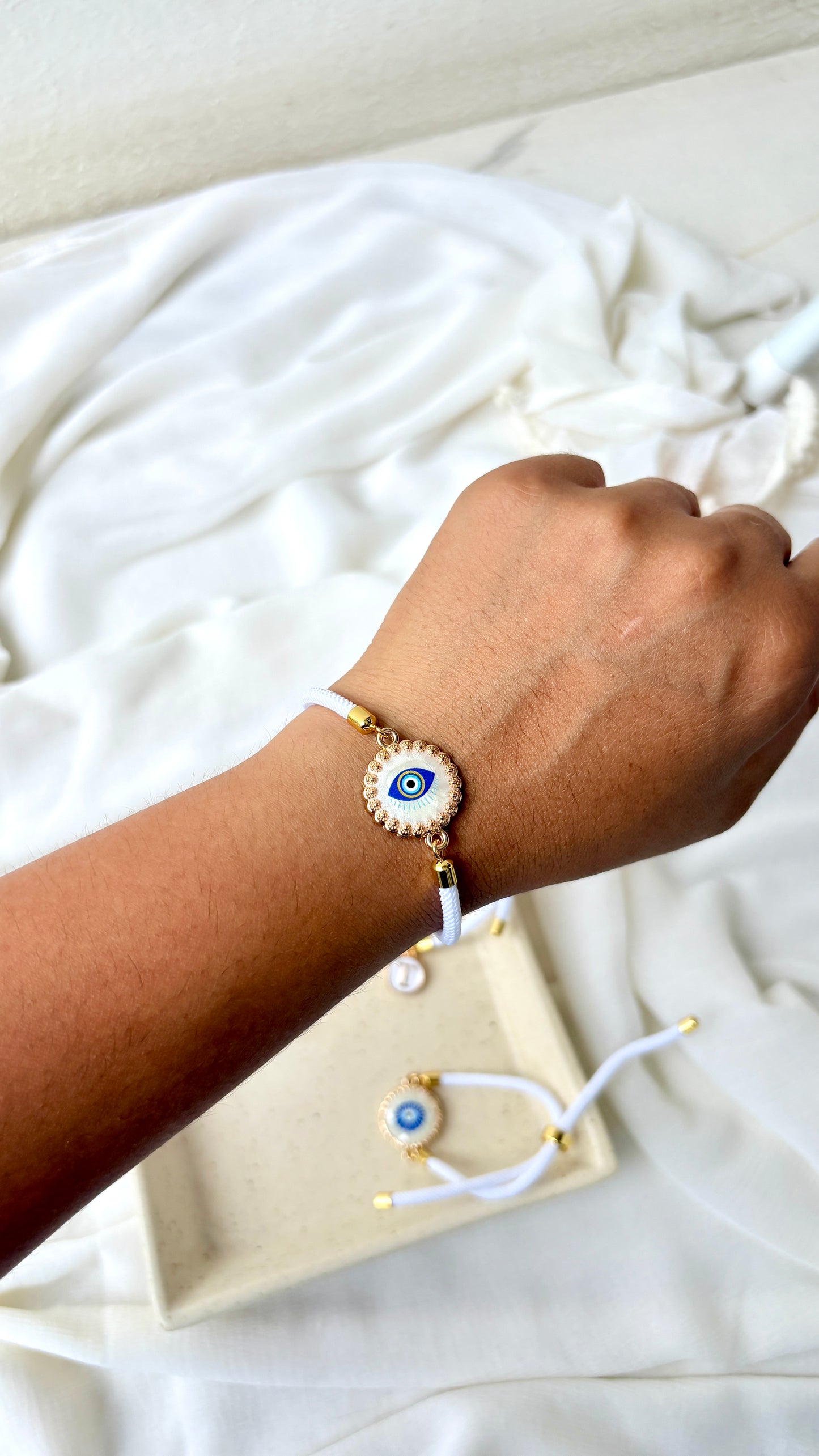 Nazar Rakhi - White Band