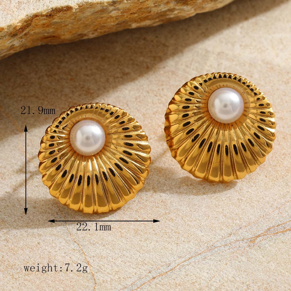 Round with a pearl stud earings