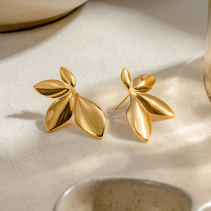 Half flat golden flower
