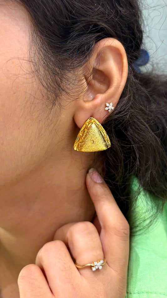 Outline textured triangle