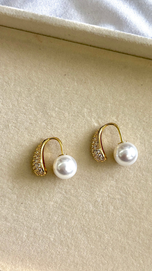 Drop with a pearl back