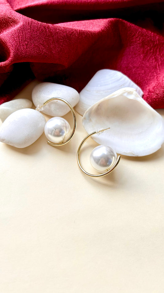 Golden Half Hoop Pearl